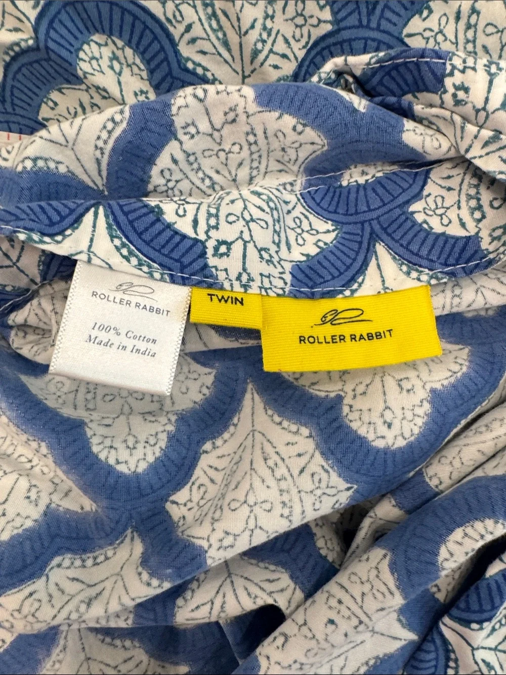 Roller Rabbit Blue and White Floral Scallop Fabric twin duvet cover. excellent!